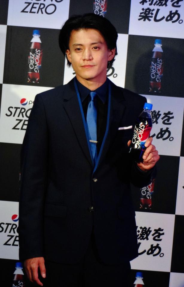 イベントに登場した小栗旬＝東京・バツアートギャラリー