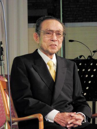 　作曲家の船村徹氏