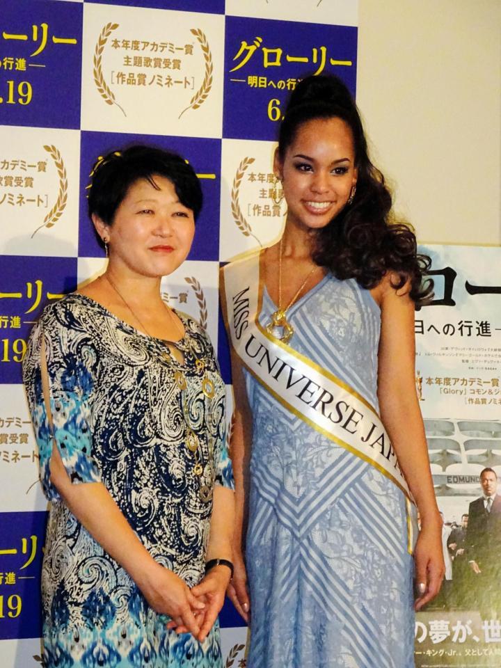 トークショーに登場した国連広報センターの根本かおる所長（左）とミス・ユニバース・ジャパンの宮本エリアナさん＝東京・月島