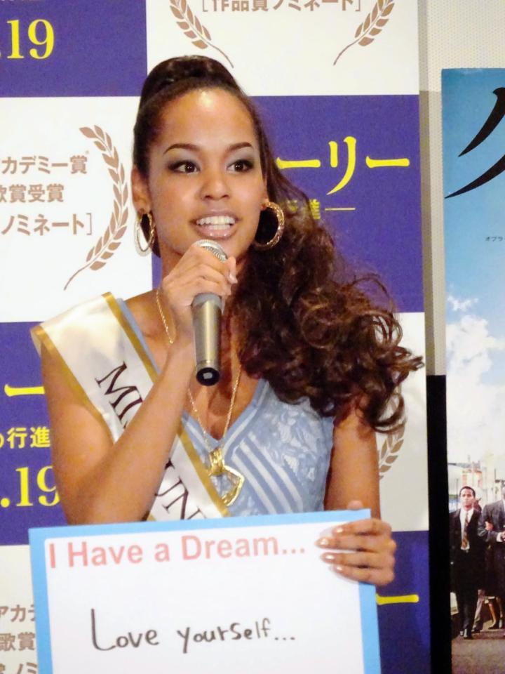 トークショーに登場したミス・ユニバース・ジャパンの宮本エリアナさん＝東京・月島