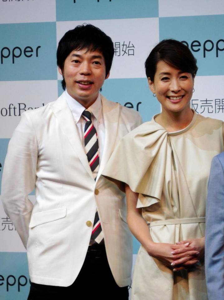 「Ｐｅｐｐｅｒ」の一般発売発表会に登場した今田耕司（左）と内田恭子