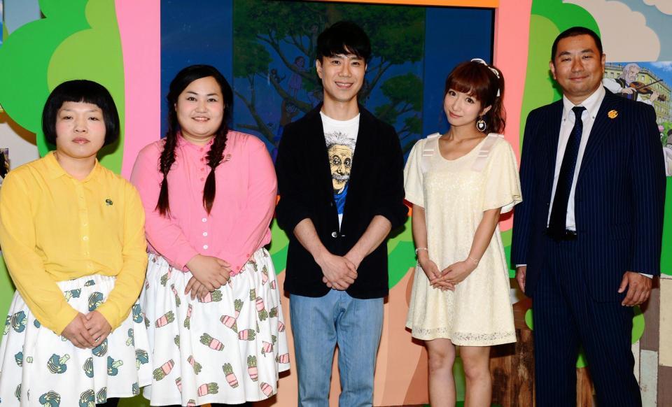 収録を終え笑顔をみせる（左から）おかずクラブの２人、藤井隆、辻希美、レイザーラモンＲＧ＝スカパー東京メディアセンター（撮影・三好信也）