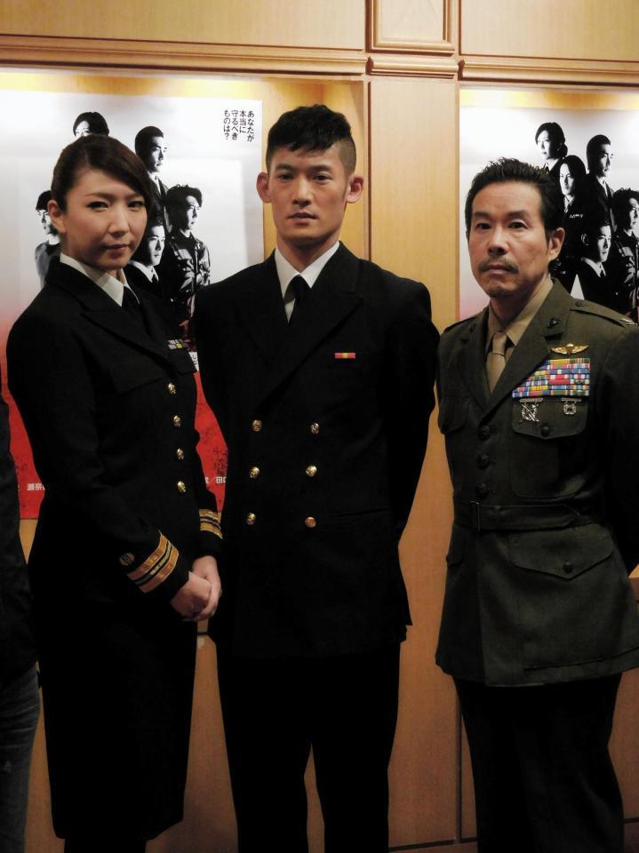 舞台初挑戦で初主演の淵上泰史（中央）と（左から）瀬奈じゅん、田口トモロヲ＝東京・東品川