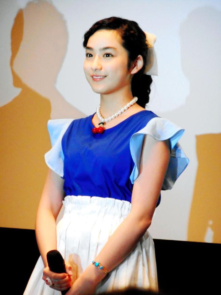 完成披露試写会で舞台あいさつした平祐奈＝東京・秋葉原