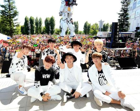 　フリーライブを行った防弾少年団＝東京・青海