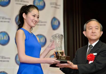 ２０１５年度E-ラインビューティフル大賞を受賞した吉本実憂＝学士会館