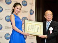 ２０１５年度E-ラインビューティフル大賞を受賞した吉本実憂＝学士会館