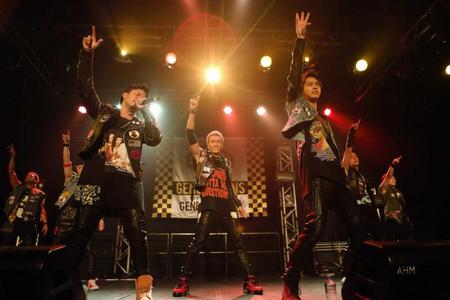 　熱演するＧＥＮＥＲＡＴＩＯＮＳ＝香港