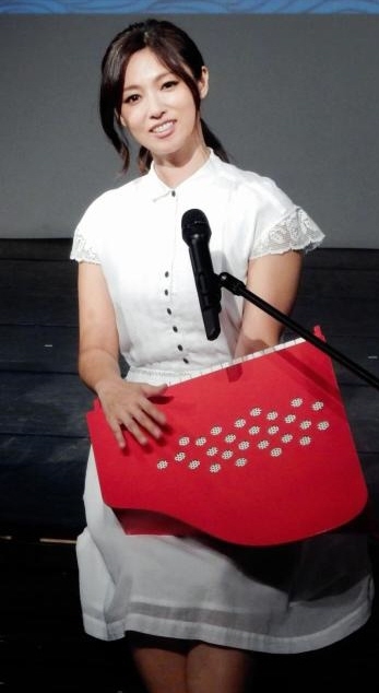 ミュージカル楽曲を生披露した深田恭子＝東京・青山