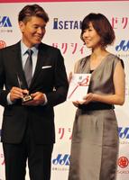 ８年ぶりにツーショットで登場したヒロミ（右）と松本伊代＝都内