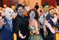 特殊メークでほえる（左から）マックン、篠原信一、ＬｉＬｉＣｏ、ダコタ・ローズ、パックン＝東京・汐留（撮影・村中拓久）