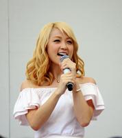 故郷で初の凱旋ライブを行ったＤｒｅａｍ　Ａｍｉ＝大阪府箕面市「みのおキューズモール」