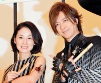 映画「アリのままでいたい」初日舞台あいさつに登場した吉田羊（左）とＤＡＩＧＯ＝東京・銀座（撮影・佐々木彰尚）