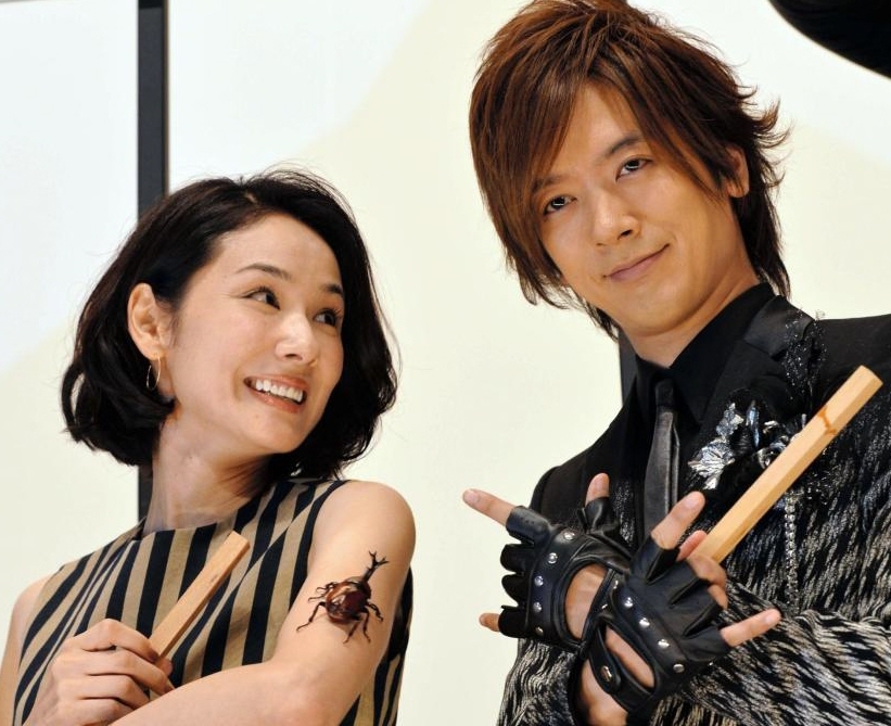 映画「アリのままでいたい」初日舞台あいさつに登場した吉田羊（左）とＤＡＩＧＯ＝東京・銀座（撮影・佐々木彰尚）