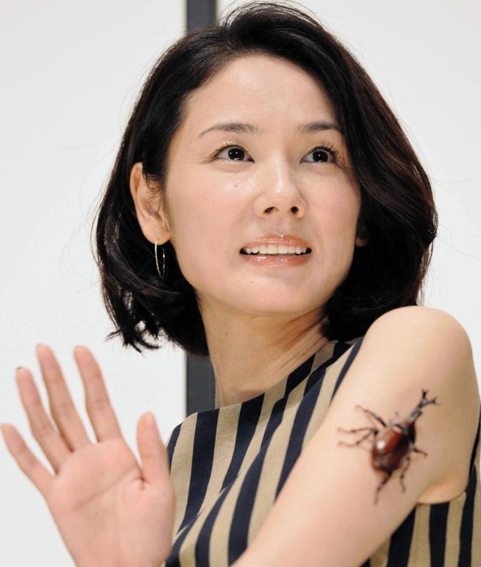 映画「アリのままでいたい」初日舞台あいさつに登場した吉田羊＝東京・銀座（撮影・佐々木彰尚）