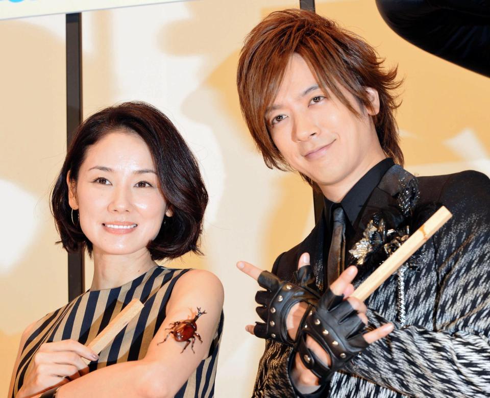 映画「アリのままでいたい」初日舞台あいさつに登場した吉田羊（左）とＤＡＩＧＯ＝東京・銀座（撮影・佐々木彰尚）