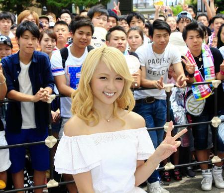 　故郷で初の凱旋ライブを行ったＡｍｉ＝大阪府箕面市