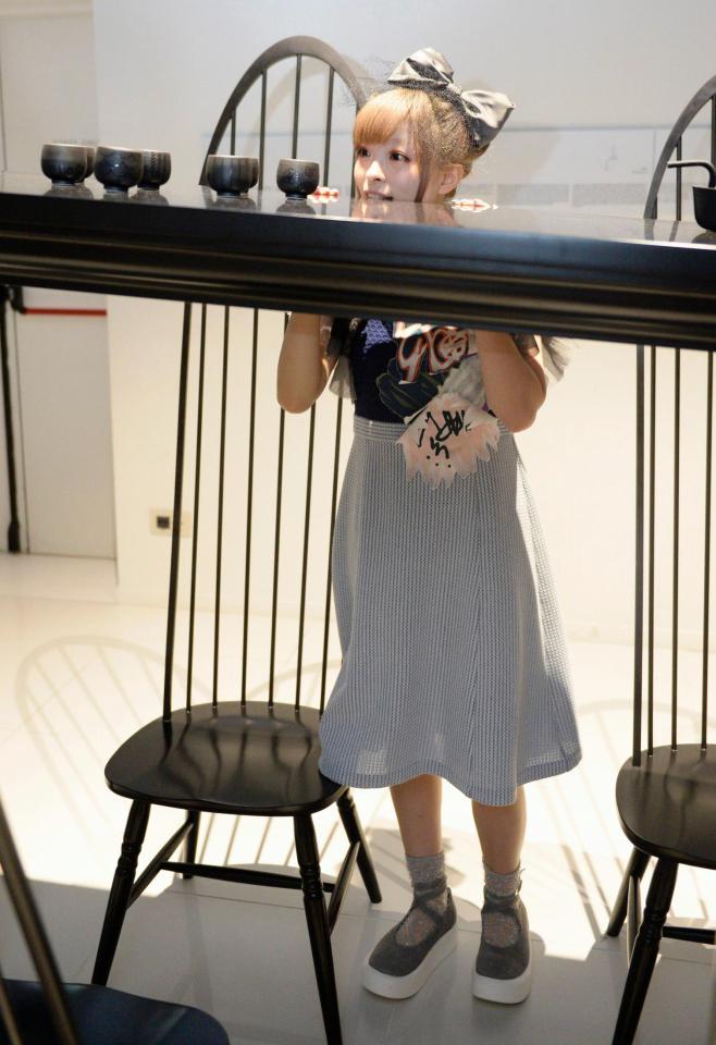 10日、イタリア・ミラノ万博の「日本館」を見学するきゃりーぱみゅぱみゅ（共同）