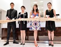 テープカットをする（左から）ＪＯＹ、ＲＡＰＡＳの北村啓子社長、神田うの、安藤美姫＝東京都中央区銀座１丁目５-６（撮影・園田高夫）