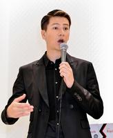 肌のお手入れについて話すＪＯＹ＝東京都中央区銀座１丁目５-６（撮影・園田高夫）