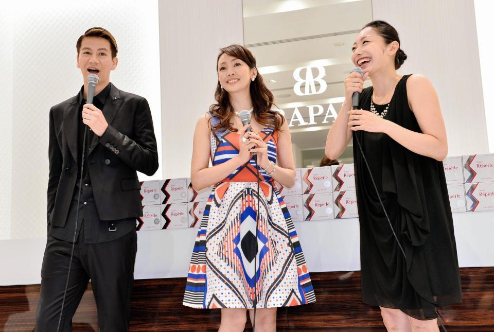 美と健康についてトークを繰り広げた（左から）ＪＯＹ、神田うの、安藤美姫＝東京都中央区銀座１丁目５-６（撮影・園田高夫）