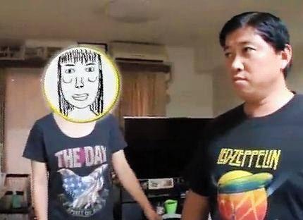 ７月２１日放送のフジテレビ系「発見！ウワサの食卓」から。スギちゃん（右）とテレビ出演した新妻（顔部分はスギちゃんが描いた似顔絵）