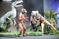 恐竜版ダンソンを披露するバンビーノ＝東京・浜町