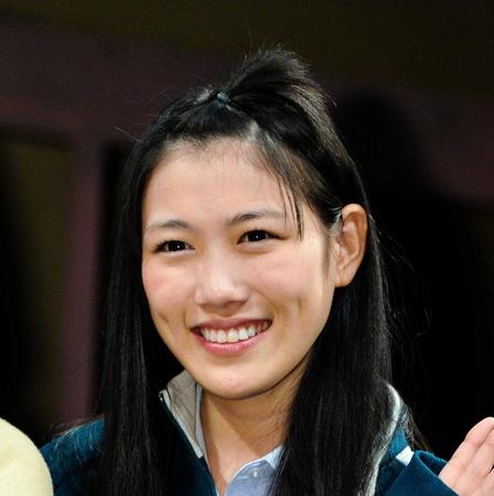 ライブのリハーサル中に左手を骨折した高城れに