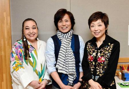 　次世代に歌い継ぐ子守唄を制作した（左から）湯川れい子氏、つんく♂、クミコ