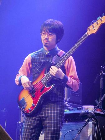 　ライブを行ったＯＫＡＭＯＴＯ’Ｓのハマ・オカモト＝東京・恵比寿（顔写真）父親の浜田雅功