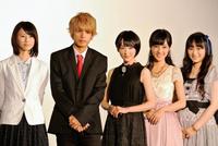 初主演映画の演技を自画自賛した生駒里奈（中央）＝東京・豊洲