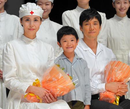 ＴＢＳドラマ「レッドクロス」をＰＲした（左から）松嶋菜々子、高村佳偉人、西島秀俊＝東京・赤坂のＴＢＳ（撮影・堀内翔）