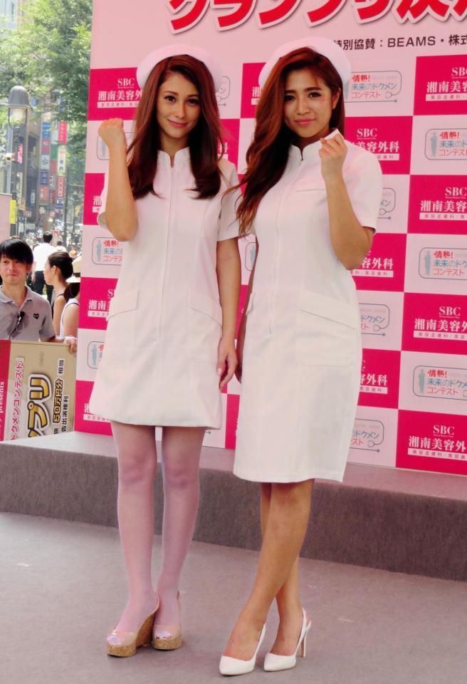 ナース姿で色気を振りまいたダレノガレ明美（左）と今井舞＝渋谷１０９