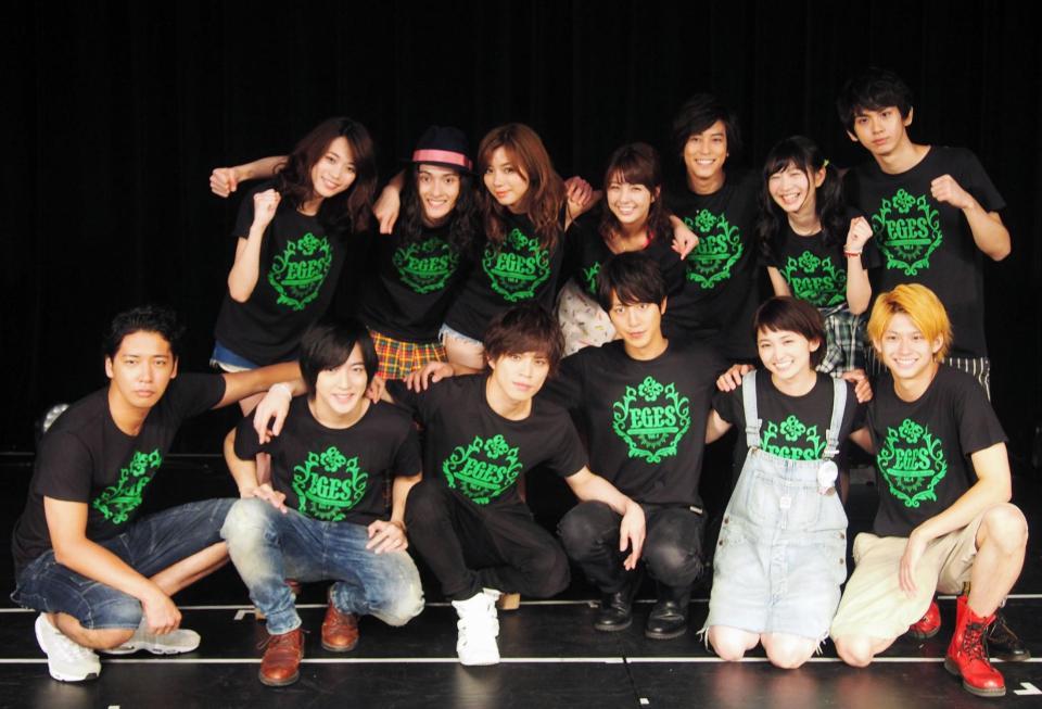 （前列左から）佐藤祐基、上遠野太洸、山本裕典、溝端淳平、岡本玲、鈴木勝大、（後列左から）坂田梨香子、栗原類、池田エライザ、柳ゆり菜、佐野岳、岡本夏美、秋元龍太朗＝豊洲ＰＩＴ