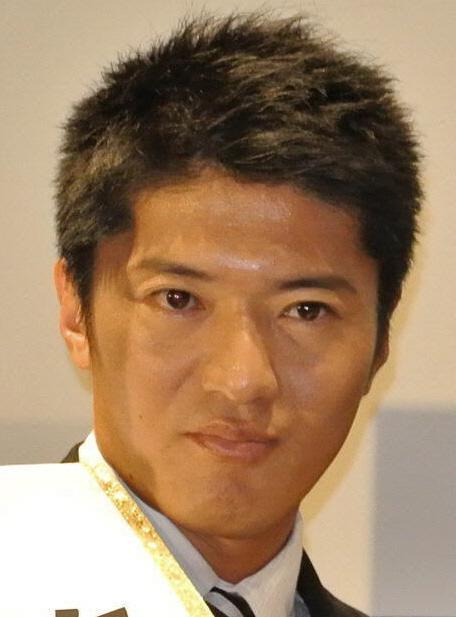 タレントの長井秀和