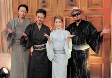 クリフエッジのイベントに出演し、森進一の熱愛を祝福した水前寺清子（右から２人目）＝東京・青海