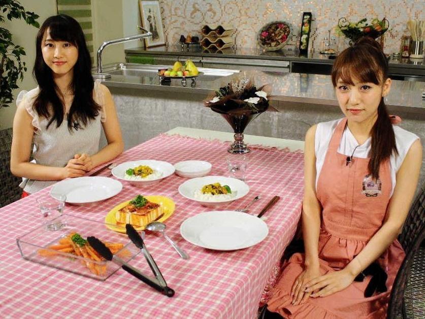 　対談した高橋みなみ（右）と松井玲奈