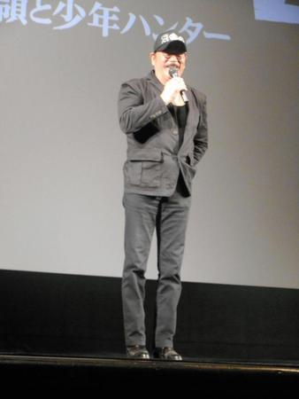 映画「ビッグゲーム　大統領と少年ハンター」の公開イベントにサプライス登場した千葉真一＝東京・有楽町のよみうりホール