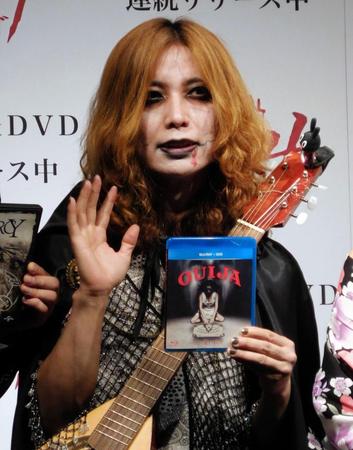 恐怖体験を淡々と語ったタブレット純＝東京・浅草