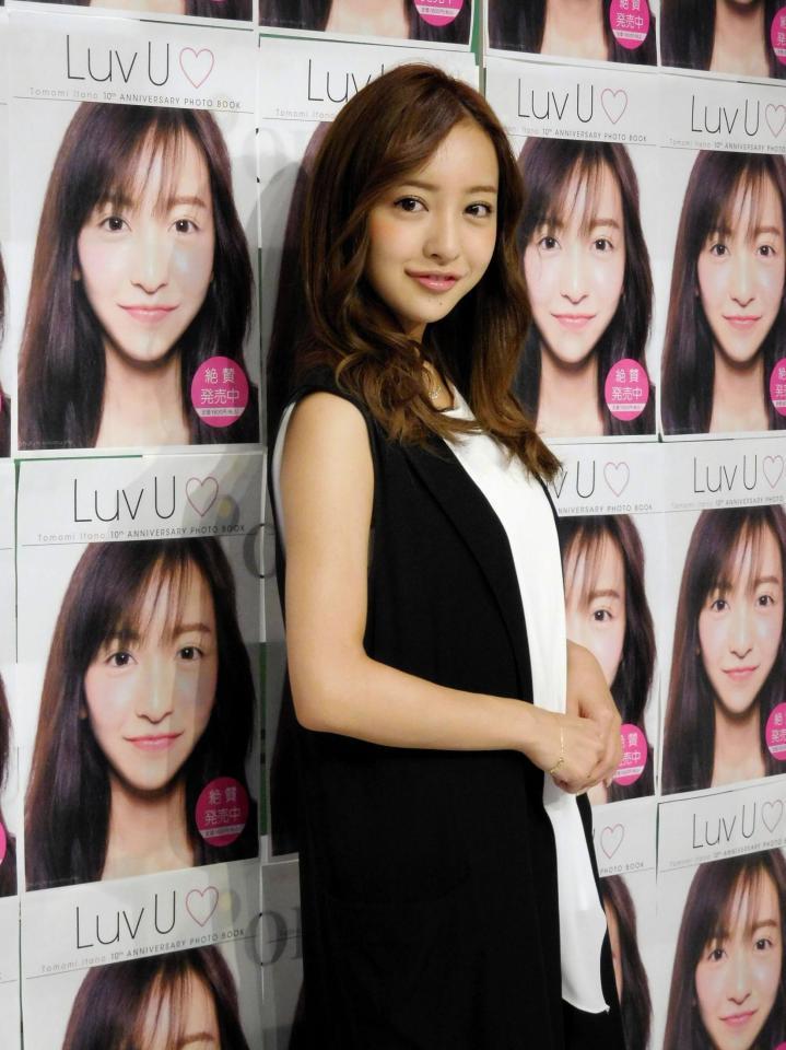 フォトブック「Ｌｕｖ　Ｕ♡」の発売記念イベントを行った板野友美＝東京都内