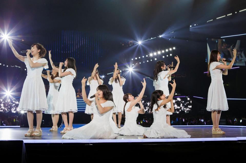 「ＮＭＢ４８　リクエストアワー」で１位に輝いた「想像の詩人」を披露するメンバー＝神戸市のワールド記念ホール（Ｃ）ＮＭＢ４８