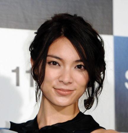 タレントの秋元才加