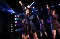 卒業公演のステージに立つ倉持明日香＝東京・秋葉原