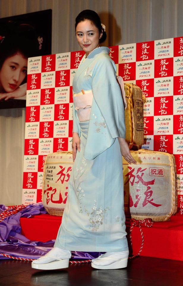 　「放浪記」への意気込みを語った仲間由紀恵＝ザ・プリンスパークタワー東京