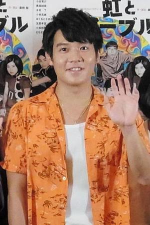 会見した小出恵介＝東京・三軒茶屋