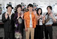 会見した（左から）小松和重、ともさかりえ、小出恵介、黒島結菜、木村了＝東京・三軒茶屋