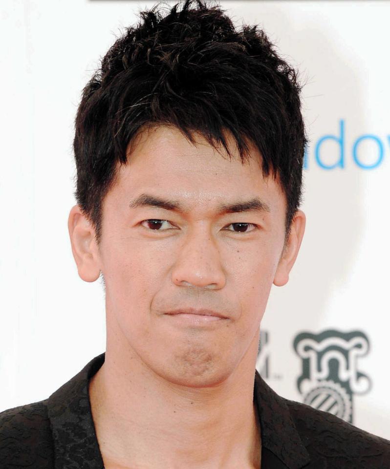 金メダルを披露した武井壮