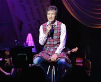 藤圭子さんの『新宿の女』をしっとりと歌い上げる前川清＝東京・品川プリンスホテル　クラブｅＸ（撮影・園田高夫）