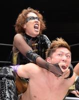 大石（下）を攻めるＬｉＬｉＣｏ＝両国国技館