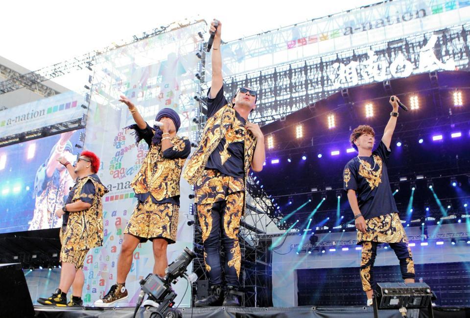 迫力満点のステージで会場を盛り上げた湘南乃風